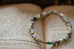 *Howlite & various beads ブレスレット