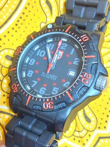 10.LUMINOX ルミノックス 8800 赤×黒　稼働品です。