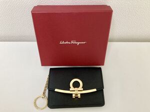 管12379 未使用 Salvatore Ferragamo フェラガモ ガンチーニ レザー ブラック カードケース 名刺入れ 二つ折り財布 キーリング 外箱 付き