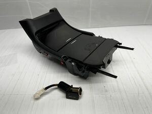 TOYOTAトヨタ 60系 ハリアー センターコンソール 58804-48490 ジャンク品