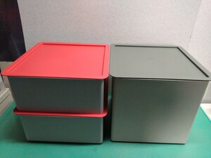 ●TUPPERWARE タッパーウェア　スクエア 収納 ケース 3点セットストッカー キーパー ボックス オシャレ スタイリッシュ グレー 赤 中古 ③