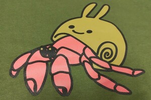 限定色 CUNE キューン Tシャツ 半袖 モスグリーン 『ヤドカリ』 前後プリント L・身幅約56.7cm※未試着品/未使用品/タグ付き/2021年モデル