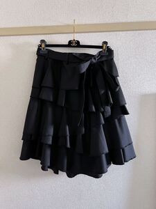 【Black Comme Des Garcons ティアード フリル ラップスカート】 ブラック コムデギャルソン ウールギャバジン 巻きスカート リボン 黒 