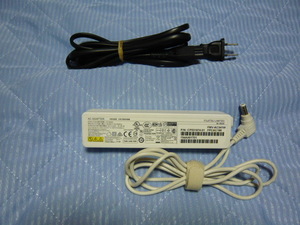 富士通 ACアダプタ 19V-3.42A（FMV-AC341W）外径5.5mm・内径2.5mm★中古品★送料無料・匿名配送★