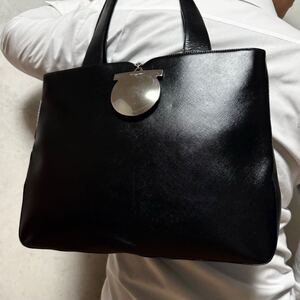 美品/A4収納◎ Salvatore Ferragamo フェラガモ メンズ ビジネス レザー トートバッグ ガンチーニ 肩掛け サフィアーノ シルバー 黒