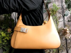 超美品●Salvatore Ferragamo フェラガモ●ガンチーニ●カーフ レザー 本革●ワンショルダー バッグ●アプリコット●シルバー金具●Js54194