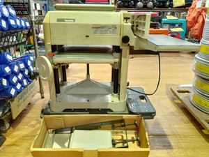 【埼玉県川越市 店頭引渡し限定】中古品 makita マキタ 312mm自動カンナ 2030S【発送不可】