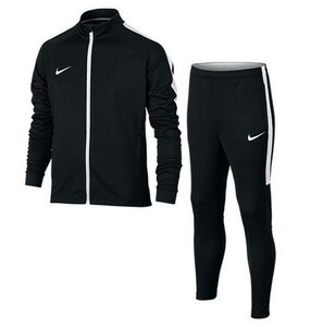 送料込み!! 半額以下!!￥9350 新品 NIKE ナイキ 130 快適!!ジャージ上下 裾ジッパーで靴の脱着に便利!! ブラック黒/白 トラックスーツ 即決