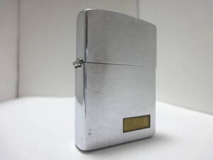 《中古》Zippo：ジッポー オイルライター 2002年 右下にネーム入れ用？の枠有り ヴィンテージ喫煙グッズ アンティークコレクション