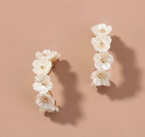 ピアス　白花　新品