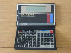 送料無料 CASIO カシオ PF-7100（ DATA BANK ）ポケット サイズ 電卓 大容量 カナ文字 データバンク ビンテージ 珍しい 貴重品 レア 中古
