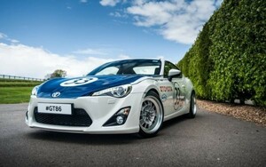 トヨタ GT86 シェルビー 2000GT 2015年 86GT ハチロク 壁紙ポスター ワイド版921×576mm （はがせるシール式） 002W1