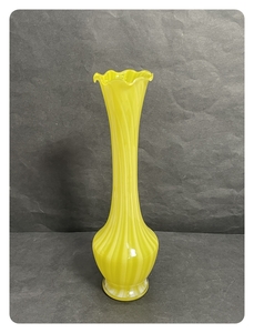 ● コレクター必見 ガラス製 フラワーベース 花瓶 花入 イエロー 黄色 置物 飾り 高さ約25cm 工芸ガラス 工芸品 ma823