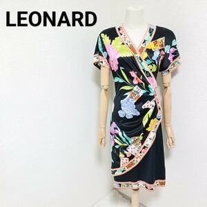 レオナール LEONARD 美品 上品 Vネック半袖ワンピース ドレス ひざ丈 トランプ 花柄 総柄 黒色 フェミニン フェミニン M レディース