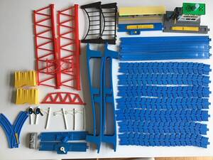 プラレール　レールまとめて　まがレール7本　信号所　坂レール　駅　橋　橋脚　モノレール用のレール？　ゆうパックおてがる版