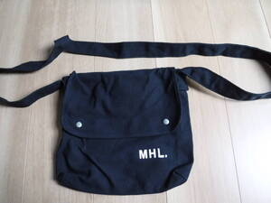 税不要特価 美品！MHL マーガレットハウエル 黒 ロゴ入り 男女斜め掛けOK ショルダーバッグ♪