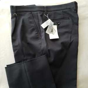 Black&Whiteメンズ/ワンタックパンツ秋冬/カラーブラック/サイズW100㎝/定価￥28600(26000+税)防風&ストレッチ/ウエストストレッチ/日本製