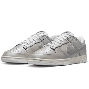 ☆NIKE DUNK LOW SE 銀/濃銀/淡白 25.0cm ナイキ ダンク ロウ エスイー Metallic Silver DX3197-095