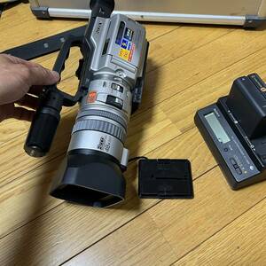 SONY ビデオカメラ handycam DCR-VX2000 ntsc 美品　専用ハードケース付き(2005年製)