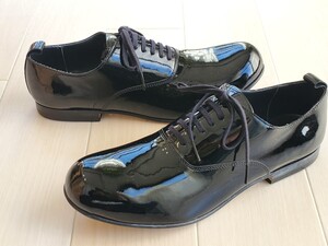 新品同様　即売　COMME des GARCONS / コムデギャルソン　ドレスシューズ　パテント　エナメル　BLACK 24.5cm 