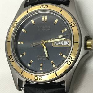 シチズン　CITIZEN チタニウム　自動巻き　WR100黒文字盤　ゴールドカラー　カレンダー　可動　稼働