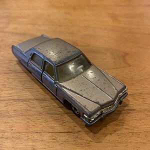 トミカ　ミニカー　キャデラック CADILLAC FLEETWOOD BROUGHAM No.F2 S=1/77 日本製　レトロ　昭和レトロ　　ビンテージ　m35