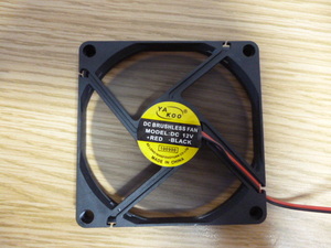 398円即決!! 送料185円～!! 8cmファン(80mmFAN) 8cm角 厚み10mm 2ピン YAKOO DC BRUSHILESS FAN 12V 未使用保管品 通電確認しました　②