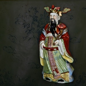 br10687 中国美術 粉彩 色絵 人物立像 在銘 彫瓷 唐物 景徳鎮 高39.8cm