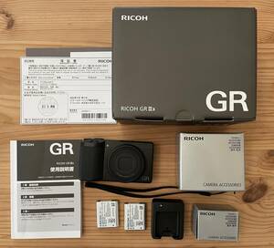 リコー RICOH GR IIIx APS-C デジタルカメラ　おまけ　純正バッテリーと充電器