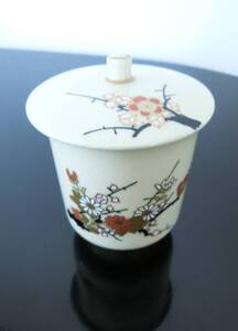 美品 薩摩焼 錦絵陶芸 蓋付き 御湯呑 金彩 梅 菊 湯呑み 梅樹文 菊紋 ふた付き 茶碗蒸し コップ 和食器 日本