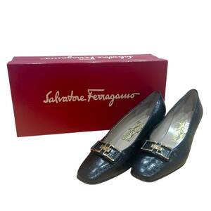 Salvatore Ferragamo フェラガモ パンプス レザー クロコ型押し 黒 ゴールドカラー 金具