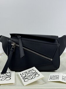 LOEWE ロエベ メンズ 牛革 ボディバッグ ショルダーバッグ 斜め掛けバッグ ブラック