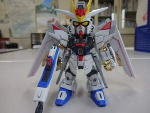 SDガンダム クロスシルエット マイティストライクフリーダム 塗装済み完成品