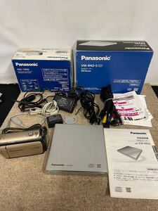 K2417 H ジャンク品 Panasonic パナソニック デジタルハイビジョンビデオカメラ HDC-TM45 ベージュ & DVDバーナー VW-BN2 液晶四隅暗い