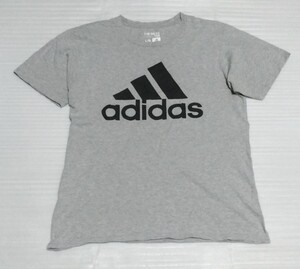 ☆adidas.com アディダス サイズL 半袖TシャツTHE GO-TO TEE スポーツ フアッション ウェア ティー GLAYグレイPERFORMANCEロゴ黒色ブラック