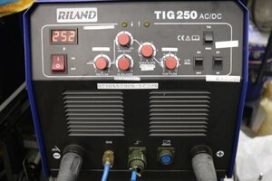 TIG 　溶接機　TIG250 ACDC　中古良好　アルミ鉄ステン他