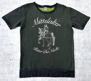 Design Tshirts Store graniph 半袖 スウェット T　　前V ガゼット Tシャツ Mittelalter Ritter Der Nacht 中世 グラニフ 早3809