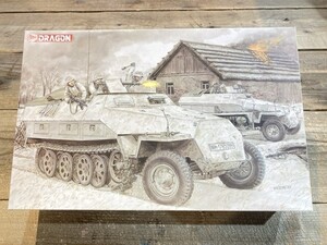 ドラゴン 1/35 WW.II ドイツ軍 Sd.Kfz.251/1 Ausf.D 装甲兵員輸送車 EZトラック/小火器装備品付属 DR6980 [36-1641]