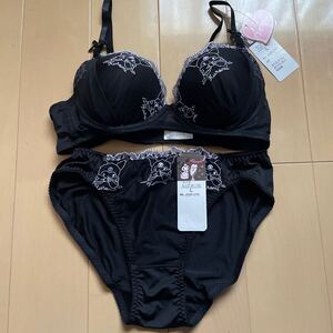 送料無料　新品 クロミ　Kuromi ブラ&ショーツセット サイズL 黒ブラック　リボン　ノンワイヤー　下着　75C 80B70D 送料込み