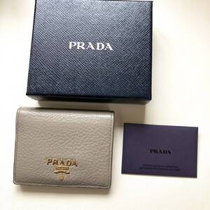 プラダ　PRADA 二つ折り財布　コンパクトウォレット　レディース