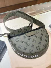 【雷市場（ポンジャン）商品韓国直送】 Louis Vuitton(ルイヴィトン) クロスバッグ 新品 M23838