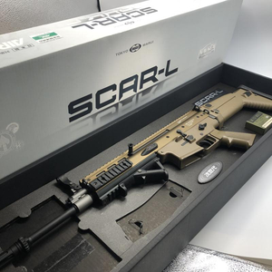 東京マルイ 次世代電動ガン SCAR-L FDE 外箱・フォアグリップ付