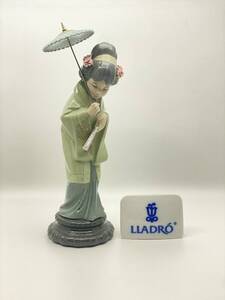 *＊ LLADRO リャドロ ＊* JAPANESE LADY WITH PARASOL Figurine No. 4988 ジャパニーズレーディーウィズパラソル フィギュリン *L71