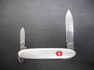 ナイフ　ビクトリノックス　VICTORINOX ２丁出し　銀色　