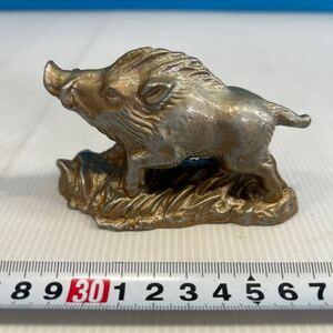 猪　 置物 金属工芸　磁石付かない　 金属製　 縁起物 時代物　干支　 置物 インテリア オブジェ