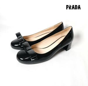 極美品 PRADA プラダ サイズ37 約24㎝ エナメル パテントレザー リボン ラウンドトゥ チャンキーヒール パンプス 黒 ブラック