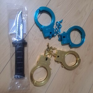 おもちゃ　手錠　金　水色　/　どっきり　マジックナイフ