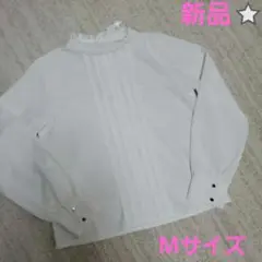 新品⭐フリルネックタックTブラウス　オフホワイト