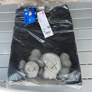 ⑪希少4xlサイズ UNIQLO KAWS スウェットシャツ ユニクロ カウズ ブラック 新品未開封