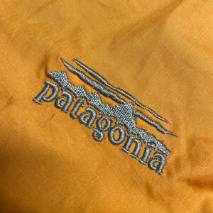 01春 パタゴニア patagonia 薄手ナイロン フルジップ インナー起毛 Mサイズ 穴、汚れ有り（洗濯済み 黄色 マンゴー 袖ゴム伸びてます